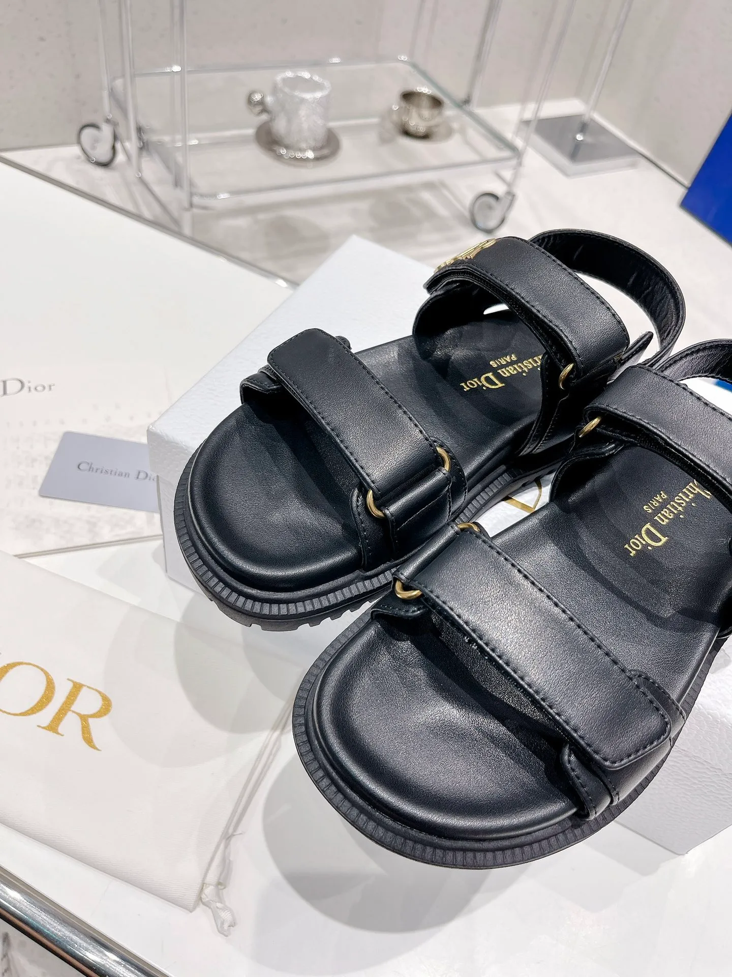 👟👟Ex-factory price 440👟👟 Dior 2022 Dior new color Velcro sandals original replica super durable and versatile style very comfortable on the feet, slim and white, more fragrant than the grandma model Upper: original cowhide Inner: sheepskin lining Buckle: original d hardware buckle Outsole: original molded T👟👟 ex-factory price U outsole Code number: 35～40#
